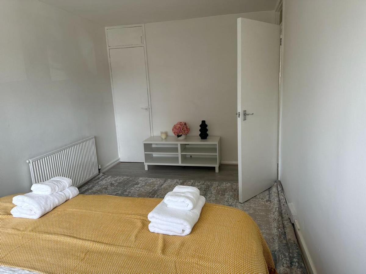Cheerful Double Room For Single Use Лондон Екстер'єр фото
