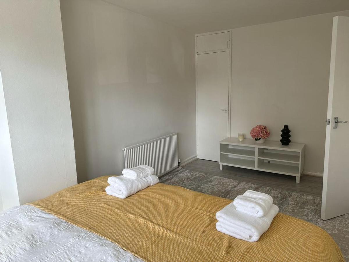 Cheerful Double Room For Single Use Лондон Екстер'єр фото